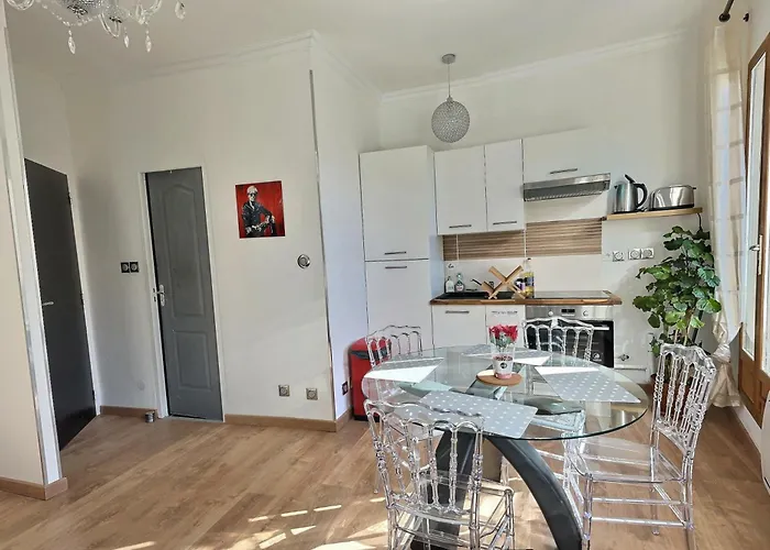 Appartement De Charme Avec Balcon Au Pied Des Commerces