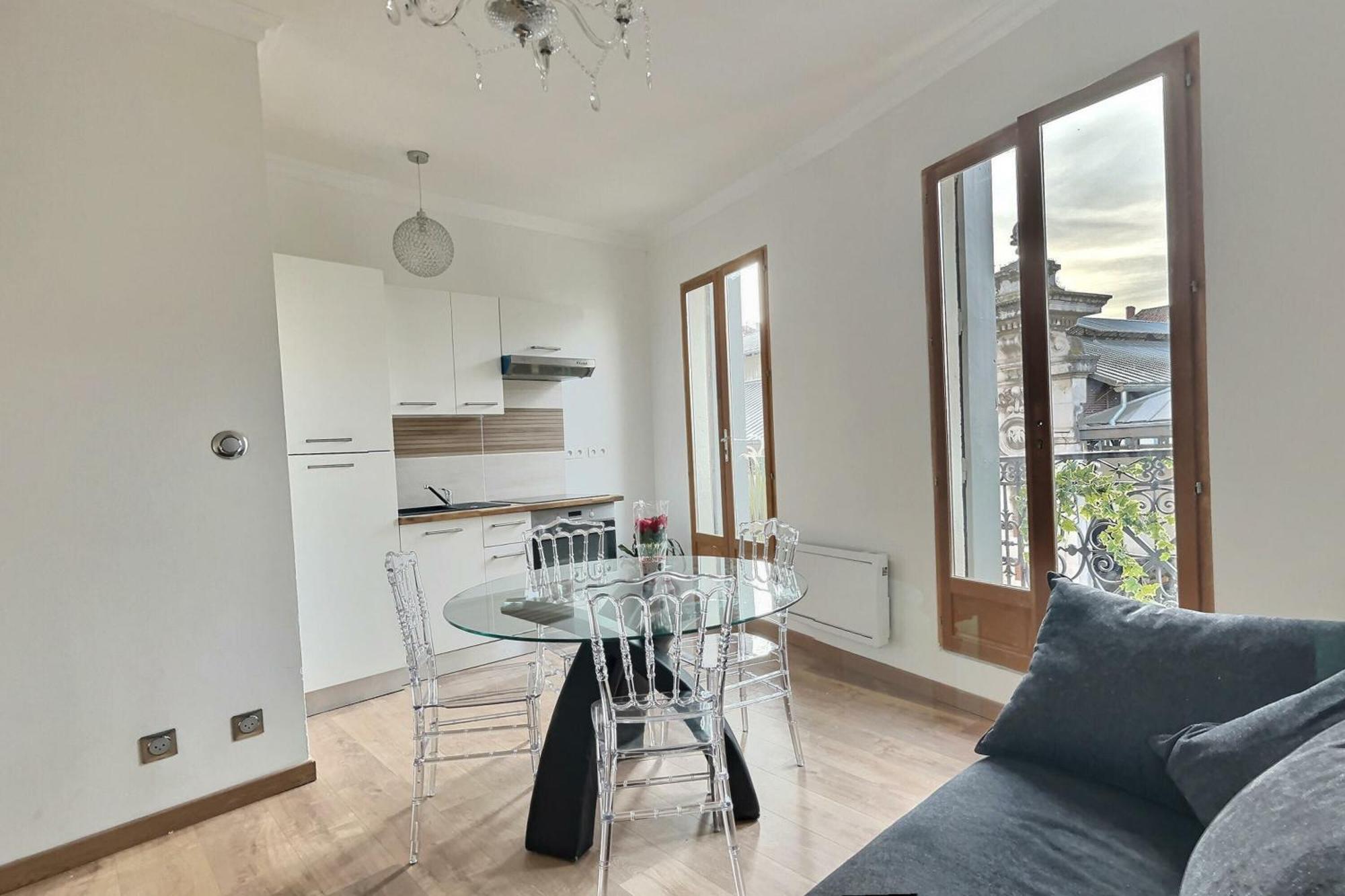 Apartment De Charme Avec Balcon Au Pied Des Commerces Beziers